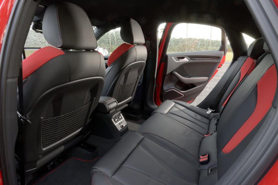 Интерьер Audi S3 Sedan (8V) 2013 года  (UK) (фото 52 из 53)